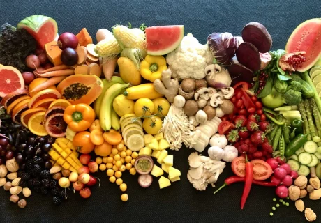 ผักผลไม้ 5 สี มีสีอะไรบ้าง มีประโยชน์ต่อสุขภาพด้านใดบ้าง