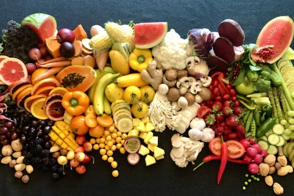 ผักผลไม้ 5 สี มีสีอะไรบ้าง มีประโยชน์ต่อสุขภาพด้านใดบ้าง